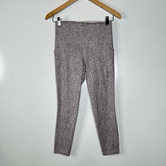 Athleta Salutation Stash Pocket II Printed 7/8 Tight Leggings Size Small - Picture 1 of 5
